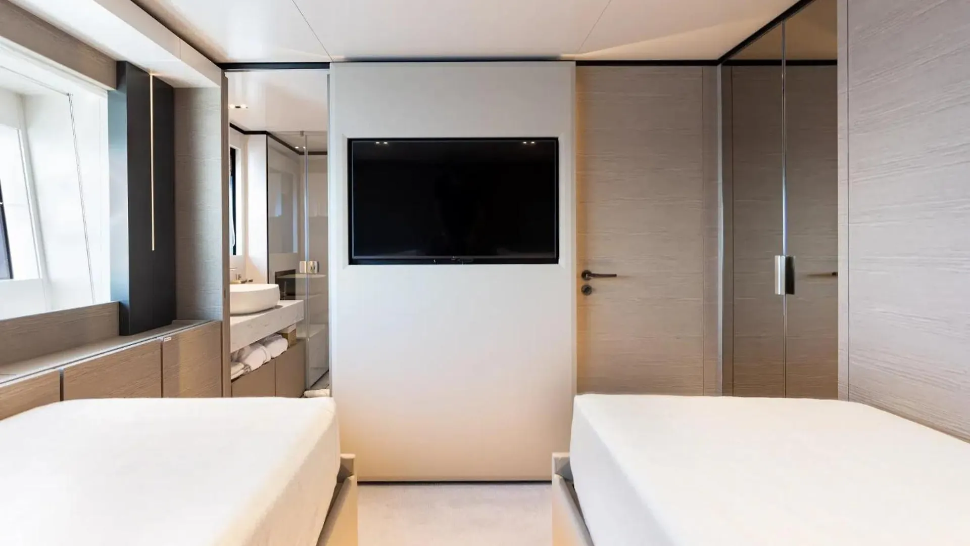 Bådhotel Luxury Yacht Moretti In Saint Tropez Hotel