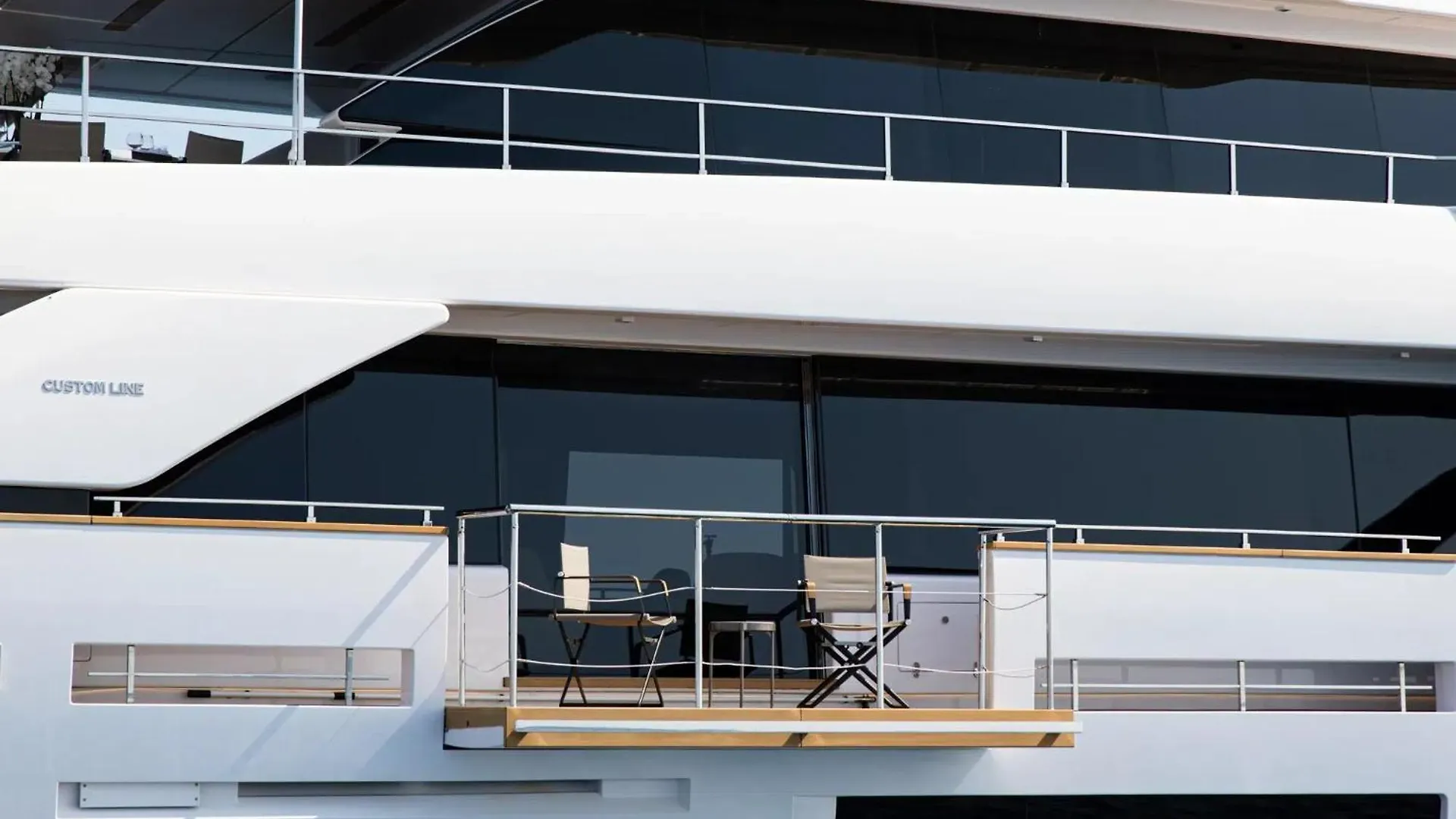 Luxury Yacht Moretti In Saint Tropez Hotel Frankrig